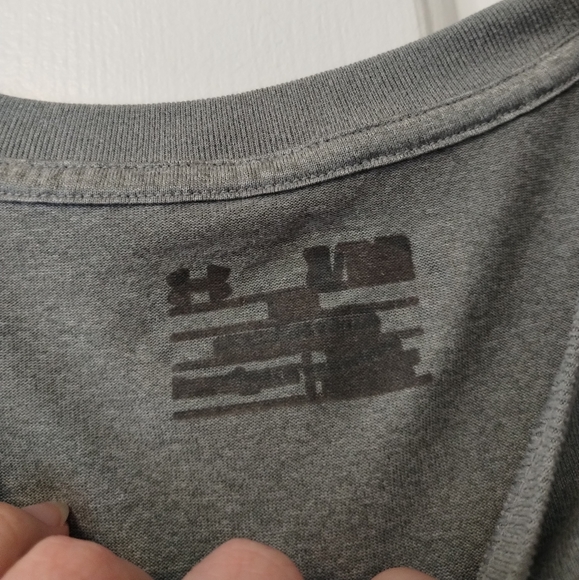 *5 for $20* Under Armour heatgear shirt - Picture 3 of 8